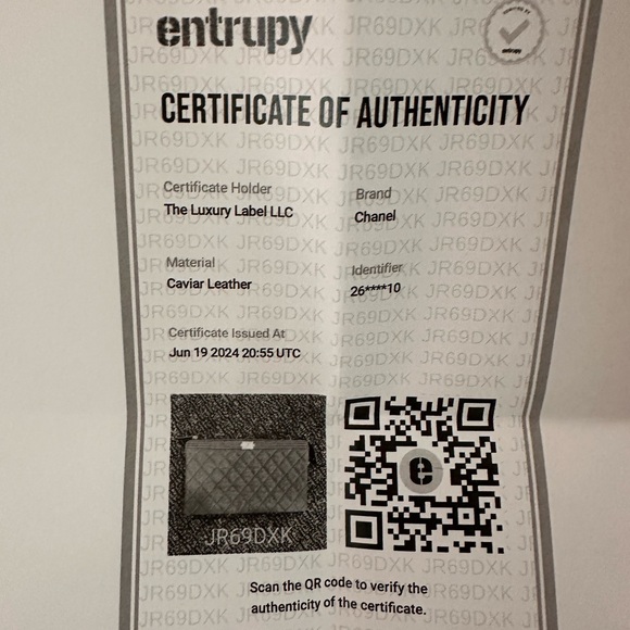 Auth CHANEL O Case in Iridescent Caviar Leather Boy - Picture 8 of 8